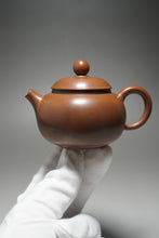 Load image into Gallery viewer, 115ml Classic Round Nixing Teapot by Li Wenxin李文新坭兴仿古