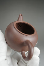 Load image into Gallery viewer, Lao Zini Shuiping Yixing Teapot 老紫泥水平 115ml