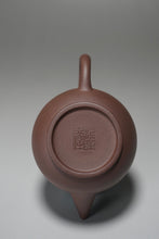 Load image into Gallery viewer, Lao Zini Shuiping Yixing Teapot 老紫泥水平 115ml