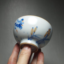 Load image into Gallery viewer, 115ml Qinghua Two Ducks Moon White Ruyao Teacup 青花汝窑芦苇双鸭杯
