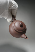 Load image into Gallery viewer, Lao Zini Shuiping Yixing Teapot 老紫泥水平 115ml