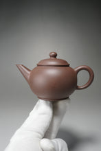 Load image into Gallery viewer, Lao Zini Shuiping Yixing Teapot 老紫泥水平 115ml