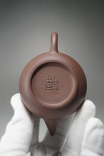 Load image into Gallery viewer, Lao Zini Shuiping Yixing Teapot 老紫泥水平 115ml