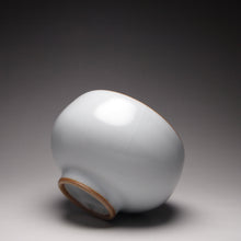 Load image into Gallery viewer, 115ml Moon White Ruyao Miaoyu Teacup 月白汝窑妙玉杯
