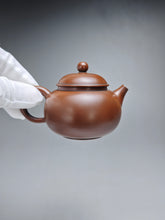Load image into Gallery viewer, 115ml Classic Round Nixing Teapot by Meng Shaotian 蒙绍田扁壶