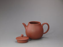 Load image into Gallery viewer, Zhuni Dahongpao Pinggai Lianzi Yixing Teapot 朱泥大红袍平盖莲子 115ml