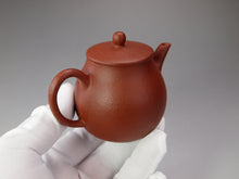 Load image into Gallery viewer, Zhuni Dahongpao Pinggai Lianzi Yixing Teapot 朱泥大红袍平盖莲子 115ml