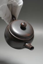 Load image into Gallery viewer, 120ml Bian Julunzhu Nixing Teapot by Li Wenxin 李文新泥兴扁巨轮珠