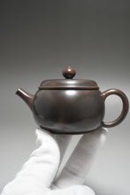 Load image into Gallery viewer, 120ml Bian Julunzhu Nixing Teapot by Li Wenxin 李文新泥兴扁巨轮珠