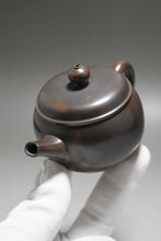 Load image into Gallery viewer, 120ml Bian Julunzhu Nixing Teapot by Li Wenxin 李文新泥兴扁巨轮珠