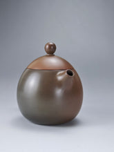 Load image into Gallery viewer, 120ml Dragon Egg Nixing Teapot with Yaobian by Li Wenxin 李文新泥兴阴阳龙蛋