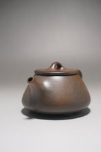 Load image into Gallery viewer, Wood Fired Dicaoqing Pinggai Shipiao Yixing Teapot 柴烧底槽清平盖石瓢 120ml