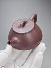 Load image into Gallery viewer, Lao Zini Shipiao Yixing Teapot 老紫泥石瓢 120ml