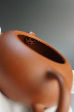 Load image into Gallery viewer, Zhuni Bian Xishi Yixing Teapot 朱泥扁西施 120ml