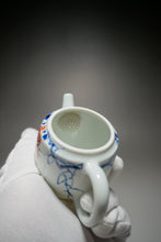 Load image into Gallery viewer, Qinghua Flowers Jingdezhen Fine Porcelain Teapot by Master KuangShi 青花匡石手绘高士壶 100ml