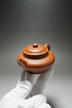 Load image into Gallery viewer, Zhuni Xubian Shuiping Yixing Teapot with Inscription 朱泥虚扁水平带刻底 120ml