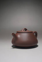 Load image into Gallery viewer, Dicaoqing Shipiao Yixing Teapot 底槽青小石瓢  120ml