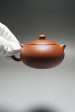 Load image into Gallery viewer, Zhuni Bian Xishi Yixing Teapot 朱泥扁西施 120ml