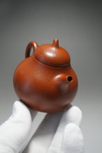 Load image into Gallery viewer, Fully Hanmade Zhuni Eggplant Teapot by Yu Bo 全手工朱泥茄瓜余波制 120ml