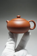 Load image into Gallery viewer, Zhuni Bian Xishi Yixing Teapot 朱泥扁西施 120ml