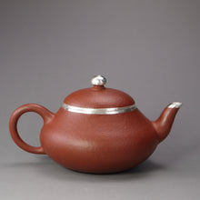 Load image into Gallery viewer, Zhuni Dahongpao Pear Yixing Teapot with Pure Silver 朱泥大红袍包银梨形壶 125ml