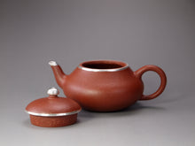 Load image into Gallery viewer, Zhuni Dahongpao Pear Yixing Teapot with Pure Silver 朱泥大红袍包银梨形壶 125ml