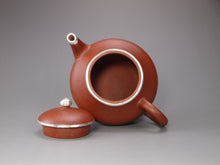 Load image into Gallery viewer, Zhuni Dahongpao Pear Yixing Teapot with Pure Silver 朱泥大红袍包银梨形壶 125ml