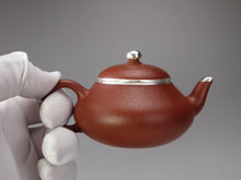 Load image into Gallery viewer, Zhuni Dahongpao Pear Yixing Teapot with Pure Silver 朱泥大红袍包银梨形壶 125ml