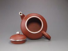 Load image into Gallery viewer, Zhuni Dahongpao Pear Yixing Teapot with Pure Silver and Bottom Carving 朱泥大红袍包银梨形壶 125ml