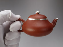 Load image into Gallery viewer, Zhuni Dahongpao Pear Yixing Teapot with Pure Silver and Bottom Carving 朱泥大红袍包银梨形壶 125ml