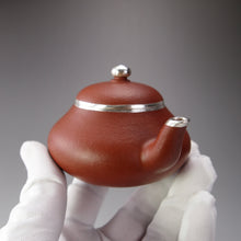 Load image into Gallery viewer, Zhuni Dahongpao Pear Yixing Teapot with Pure Silver and Bottom Carving 朱泥大红袍包银梨形壶 125ml