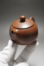 Load image into Gallery viewer, 125ml Xishi Nixing Teapot by Li Wenxin 李文新西施(突盖)