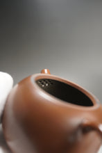 Load image into Gallery viewer, 125ml Xishi Nixing Teapot by Li Wenxin 李文新西施(突盖)