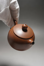 Load image into Gallery viewer, 125ml Xishi Nixing Teapot by Li Wenxin 李文新西施(突盖)