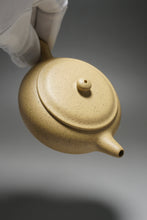 Load image into Gallery viewer, Benshan Lüni Xiangyu Yixing Teapot 本山绿泥香玉 125ml