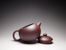 Load image into Gallery viewer, Lao Zini Xishi Yixing Teapot 老紫泥西施 125ml