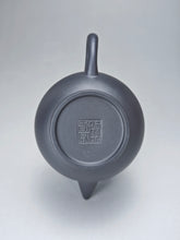 Load image into Gallery viewer, Heini (Wuhui Lao Zini) Shuiping Yixing Teapot 捂灰老紫泥水平 125ml