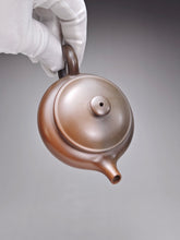 Load image into Gallery viewer, 125ml Fanggu Nixing Teapot with Yaobian by Li Wenxin 李文新泥兴阴阳仿古壶