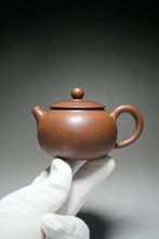 Load image into Gallery viewer, 125ml Bianhu Nixing Teapot by Li Wenxin 坭兴李文新扁壶