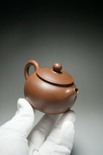 Load image into Gallery viewer, 125ml Bianhu Nixing Teapot by Li Wenxin 坭兴李文新扁壶
