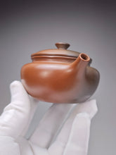Load image into Gallery viewer, 125ml Fanggu Nixing Teapot with Yaobian by Li Wenxin 李文新泥兴阴阳仿古壶