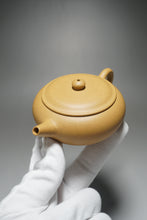 Load image into Gallery viewer, Huangjin Duan Xiangyu Yixing Teapot 黄金段香玉壶 125ml