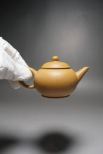 Load image into Gallery viewer, Huangjin Duan Shuiping Yixing Teapot 黄金段水平 125ml