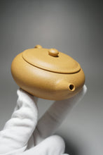 Load image into Gallery viewer, Huangjin Duan Xiangyu Yixing Teapot 黄金段香玉壶 125ml