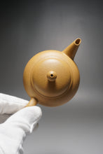 Load image into Gallery viewer, Huangjin Duan Shuiping Yixing Teapot 黄金段水平 125ml
