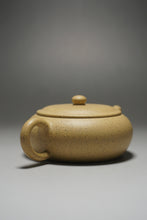 Load image into Gallery viewer, Benshan Lüni Xiangyu Yixing Teapot 本山绿泥香玉 125ml