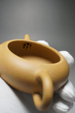 Load image into Gallery viewer, Huangjin Duan Xiangyu Yixing Teapot 黄金段香玉壶 125ml