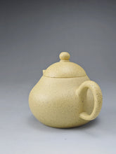 Load image into Gallery viewer, Benshan Lüni  Pear Yixing Teapot 本山绿泥梨形壶 125ml