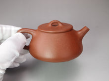 Load image into Gallery viewer, Jiangponi Shipiao Yixing Teapot 降坡泥石瓢壶 110ml