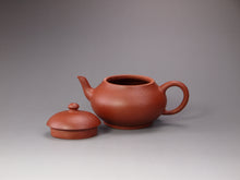 Load image into Gallery viewer, Zhuni Dahongpao Old Pear Yixing Teapot 朱泥大红袍古梨形 120ml